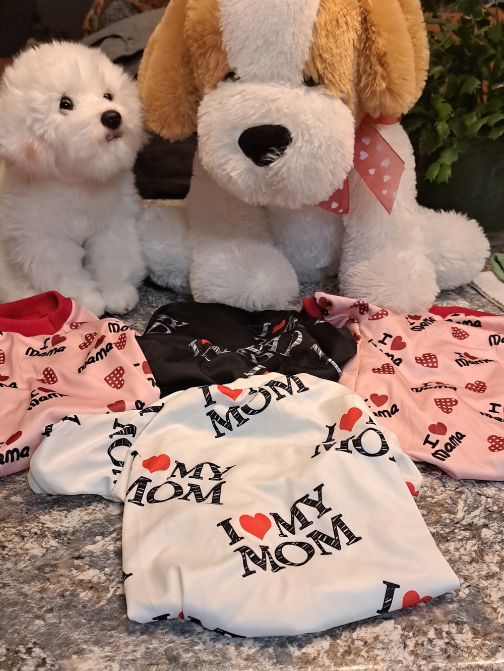 NWT I ♥ My Mom & I ❤️ My Dad. White, Red & Black Set Of 4 .